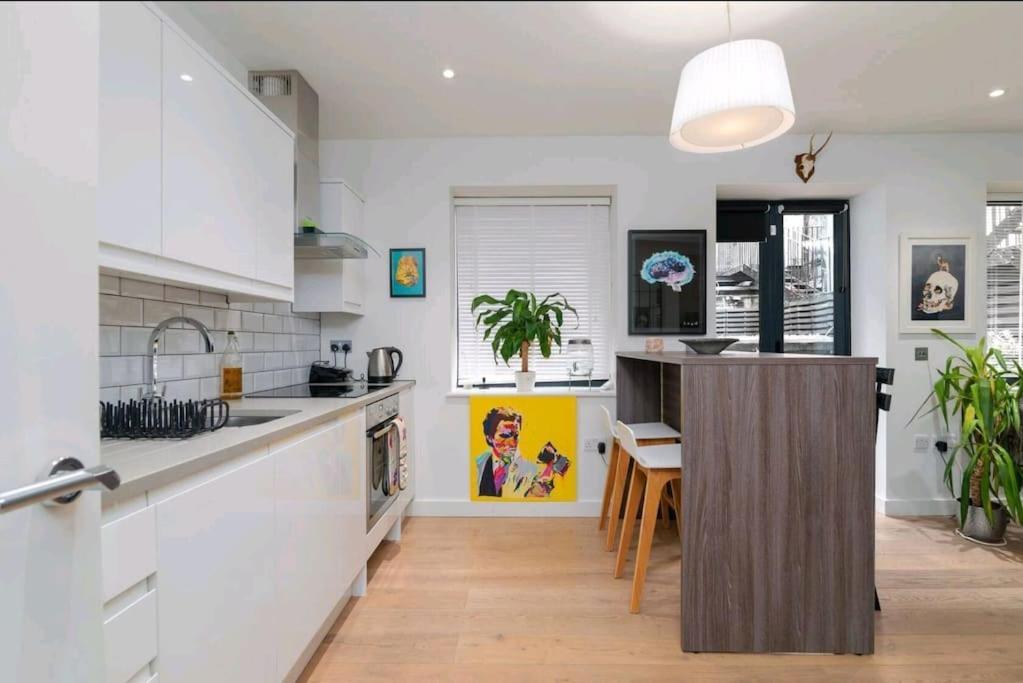 Cozy 1 Bedroom Flat In Soho Apartment *